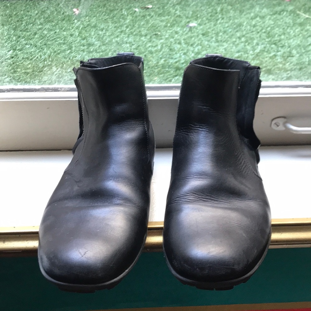 Salvator Ferragamo zip up leather black boots